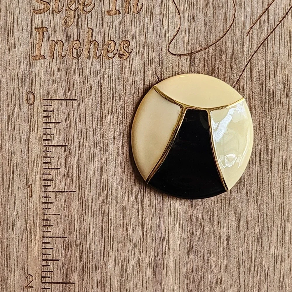 Vintage Cream‎ Black Enamel Round Stud Earrings Gold Tone Geometric Art Deco